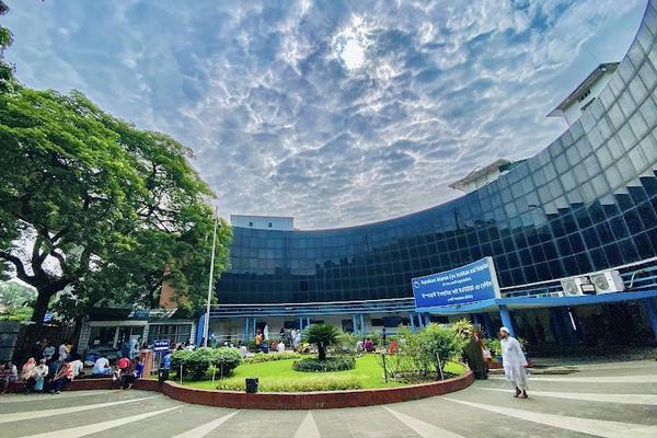 ISPAHANI ISLAMIA EYE INSTITUTE AND HOSPITAL