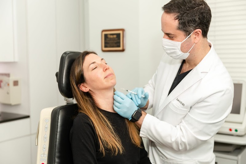 Laser Chain & Skin Center logo