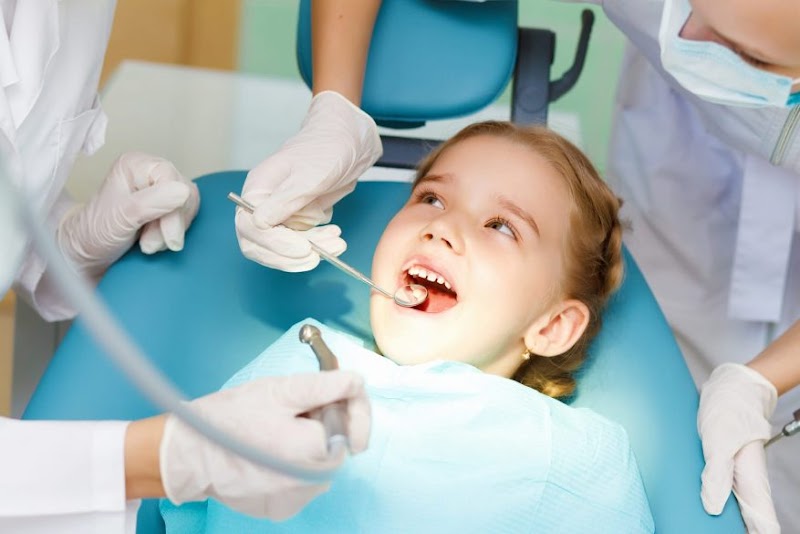 Rahmania Oral & Dental Care logo